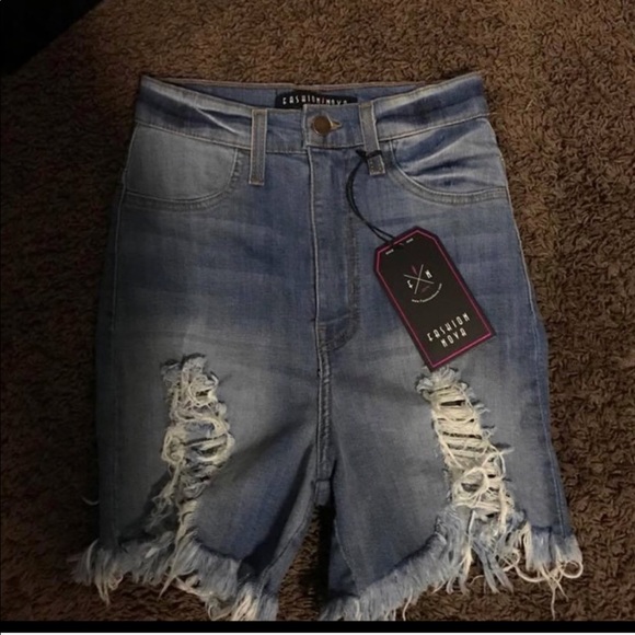 Fashionnova shorts - Picture 2 of 2